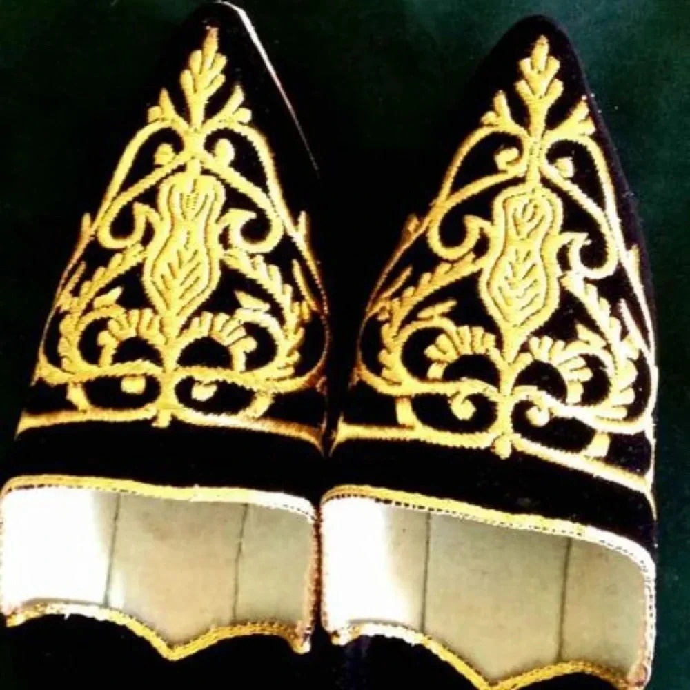 Handcrafted Embroidered velvet Moroccan Babouche - Picture 2 of 6